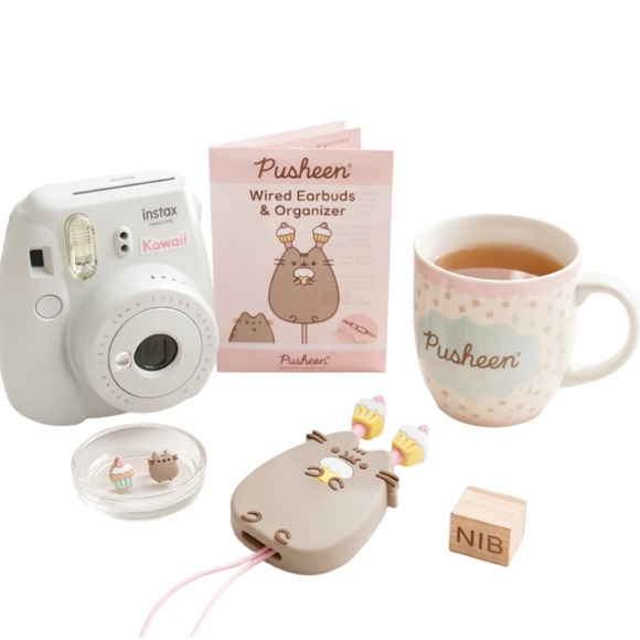 Pusheen the Cat Wired Earbuds Kawaii Pink Gray Headphones NIB New In Box - Picture 2 of 7